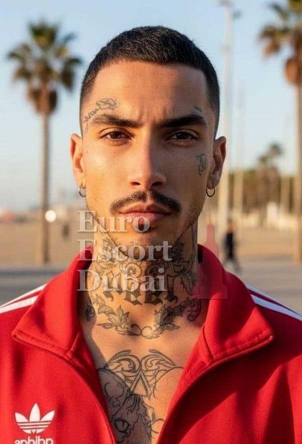 Hugo, 30, escort in Dubai — 180 cm, black hair (photo 4 of 5)