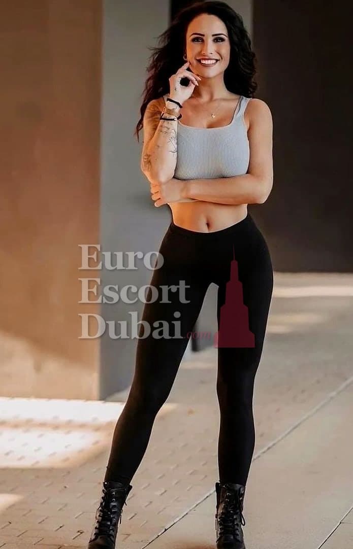 Aleyna, 28, escort in Dubai — Turkish, 170 cm (photo 2 of 6)