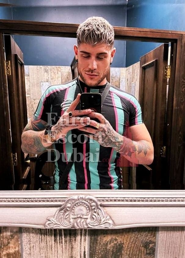 Arjun, 30, escort in Dubai — blonde hair, 190 cm (photo 1 of 5)