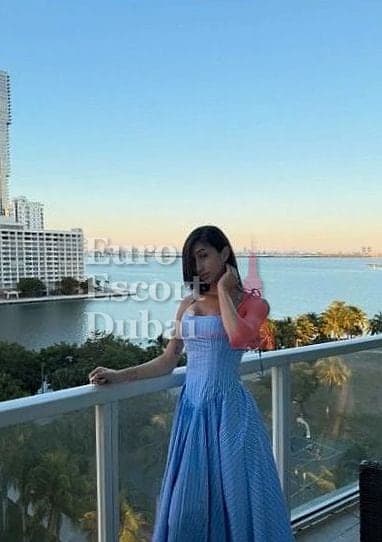 Clara, 23, escort in Abu Dhabi — 176 cm, black hair (photo 12 of 13)