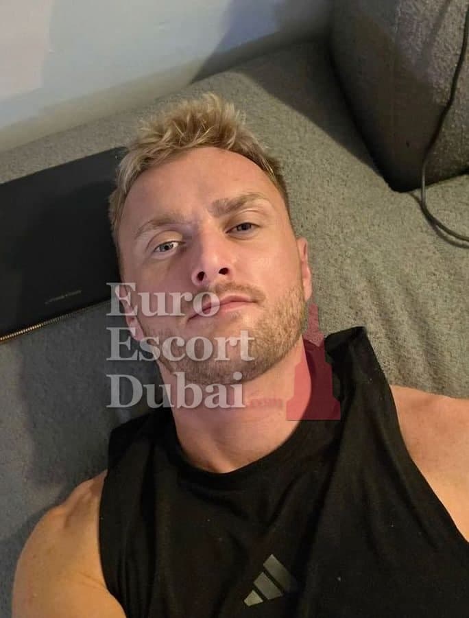 Remi, 32, escort in Sharjah — 180 cm, blonde hair (photo 10 of 11)