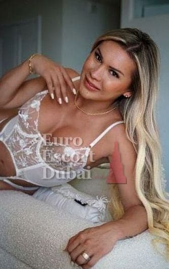 Carla, 26, escort in Dubai — blonde hair, Colombian (photo 1 of 13)