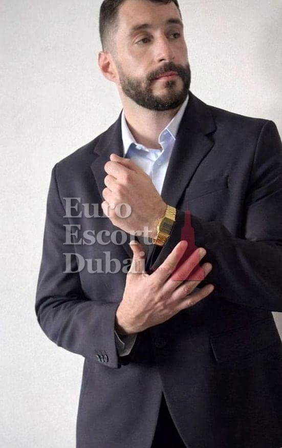 Wei, 31, escort in Dubai — 193 cm, black hair (photo 12 of 13)