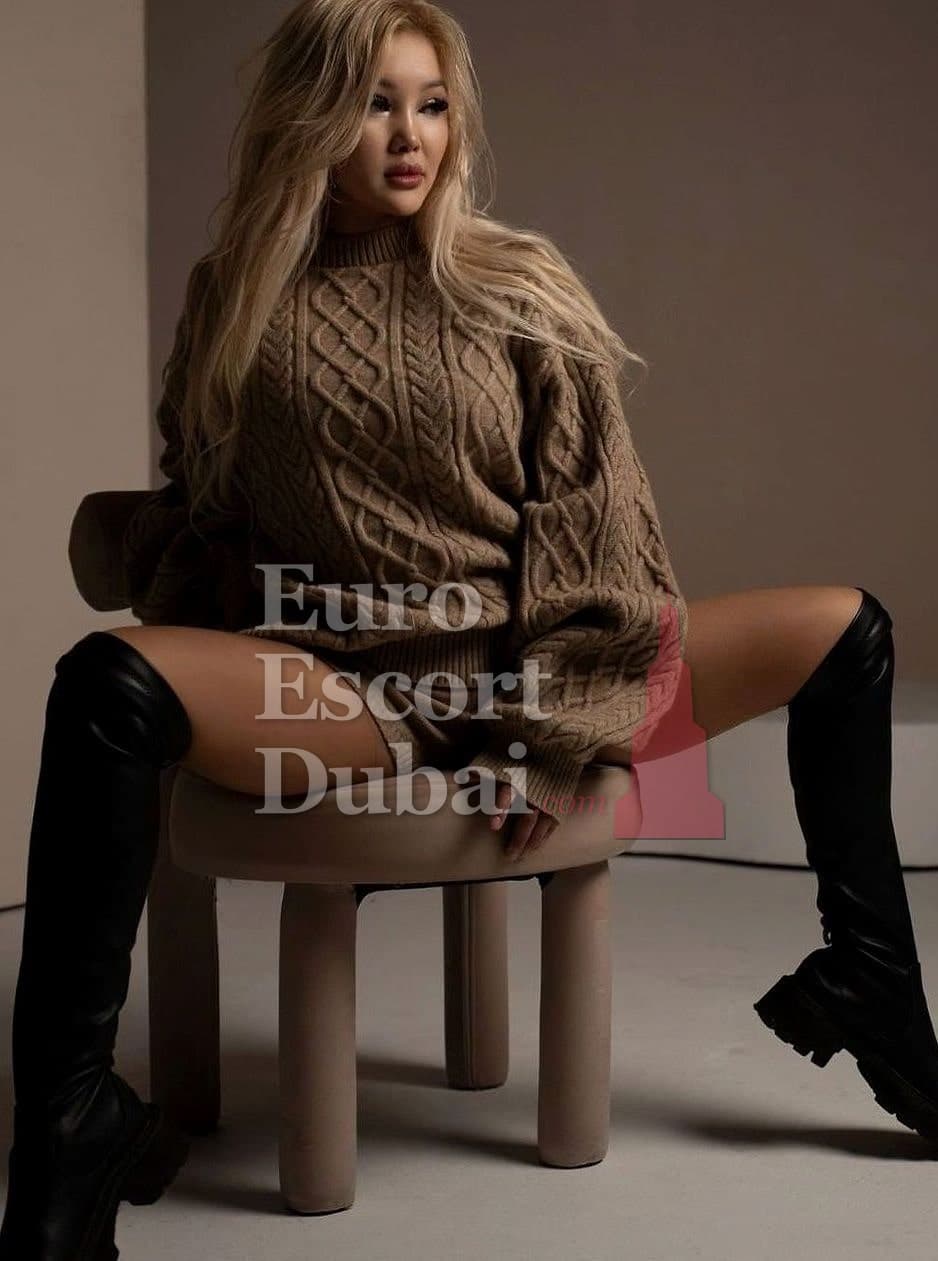 Zukhra, 23, escort in Sharjah — Kyrgyz, 165 cm (photo 8 of 13)