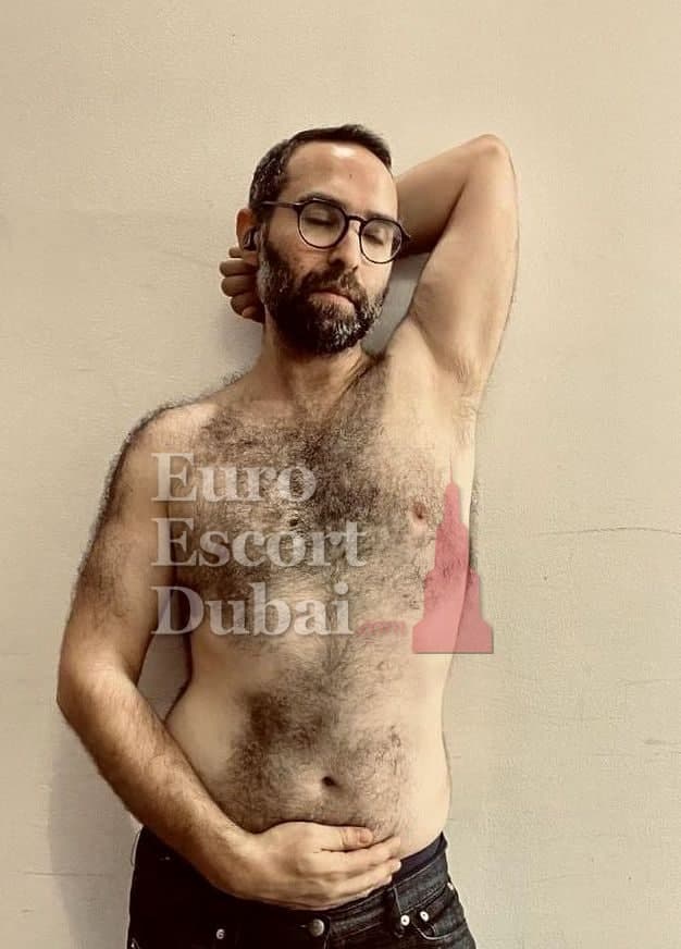 Jonas, 38, escort in Dubai — black hair, 180 cm (photo 7 of 7)