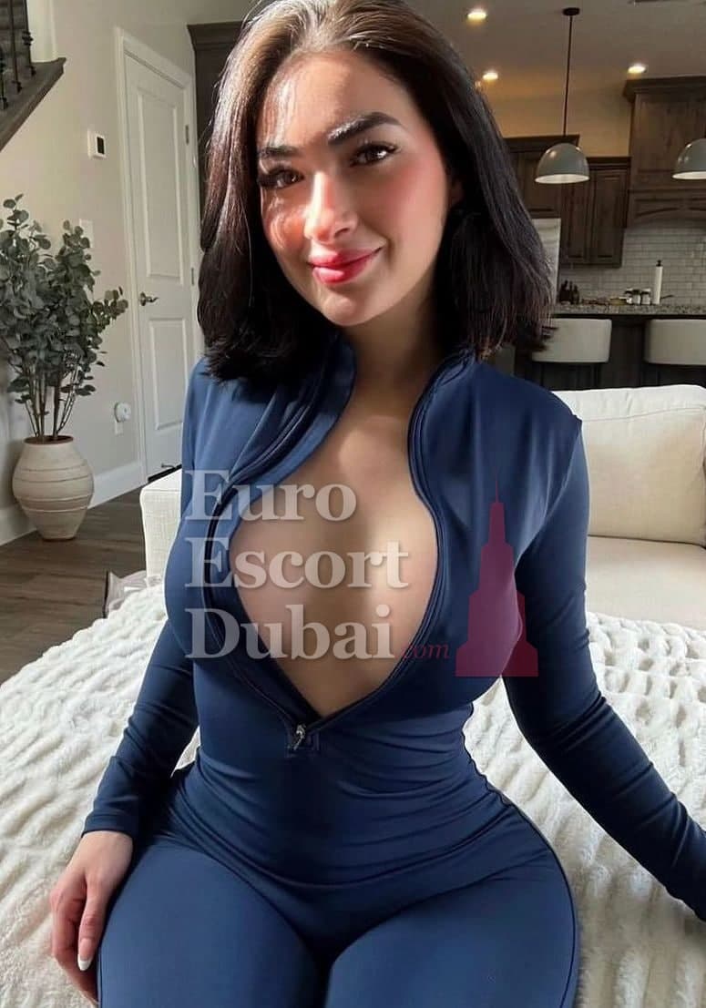 Rawan, 23, escort in Ras Al Khaimah — 173 cm, brown hair (photo 4 of 4)
