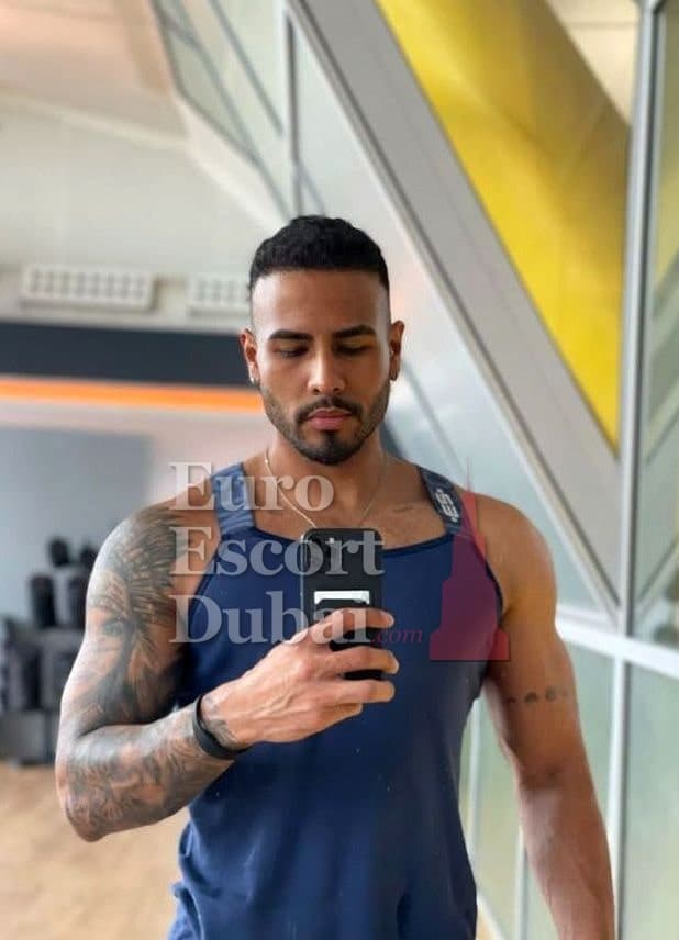 Rhys, 28, escort in Dubai — 183 cm, black hair (photo 8 of 9)