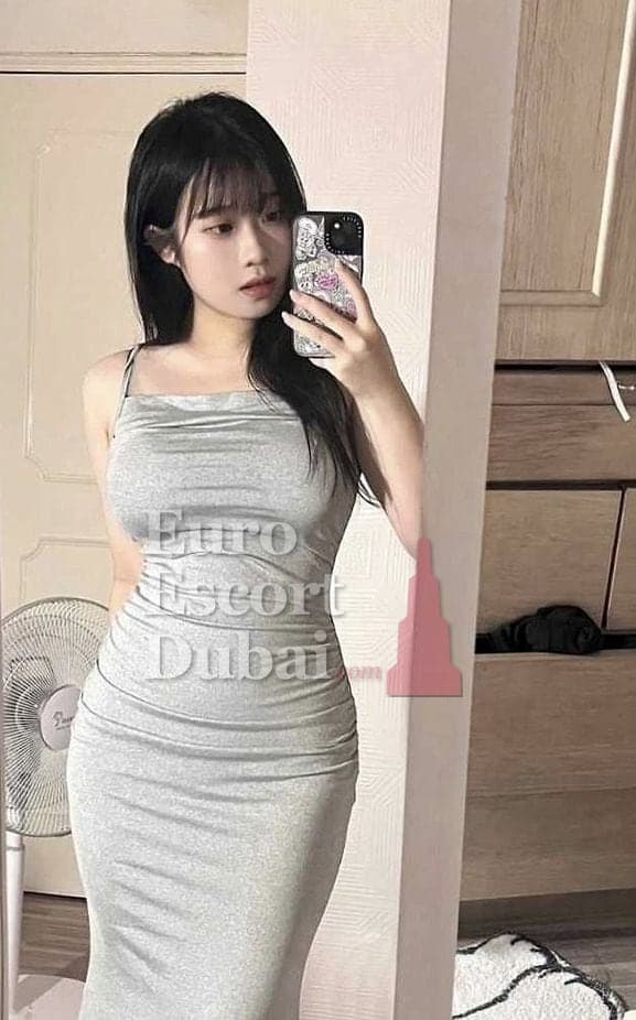 Chanida, 21, escort in Dubai — black hair, Malaysian (photo 4 of 4)