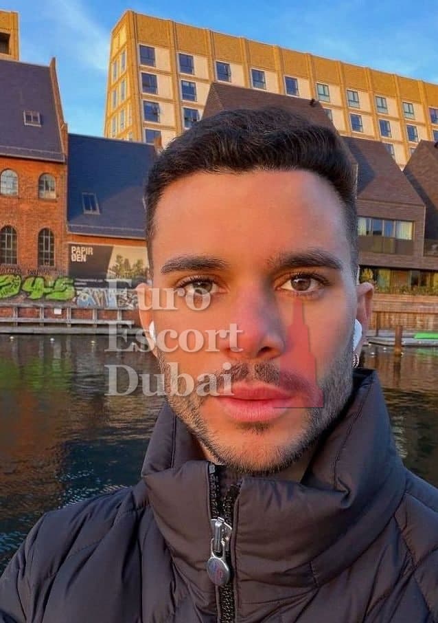 Marco, 29, escort in Dubai — 178 cm, black hair (photo 2 of 10)
