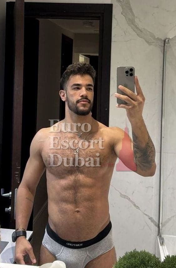 Connor, 25, escort in Dubai — 185 cm, blonde hair (photo 4 of 7)