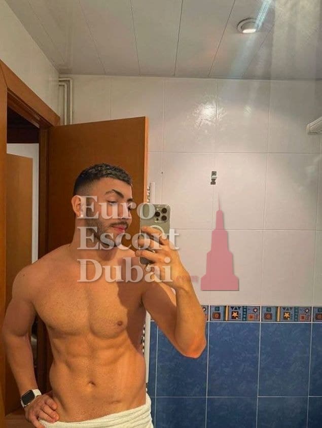 Takeshi, 25, escort in Dubai — 185 cm, black hair (photo 2 of 7)