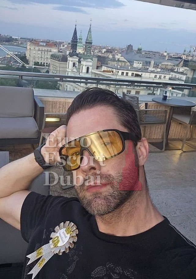 Kevin, 40, escort in Dubai — 193 cm, brown hair (photo 10 of 12)