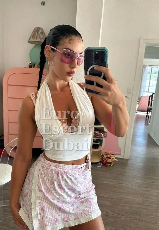 Jumana, 28, escort in Dubai — blonde hair, 165 cm (photo 3 of 5)