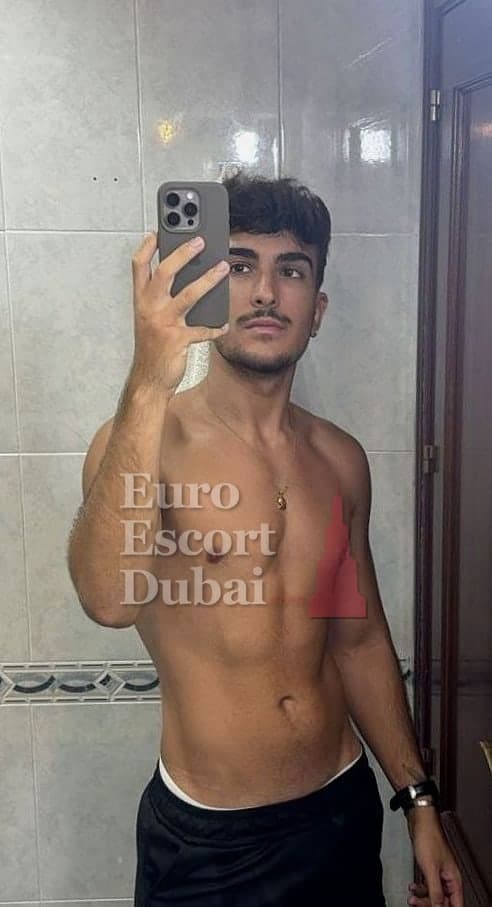 Waleed, 23, escort in Dubai — brown hair, 175 cm (photo 7 of 13)