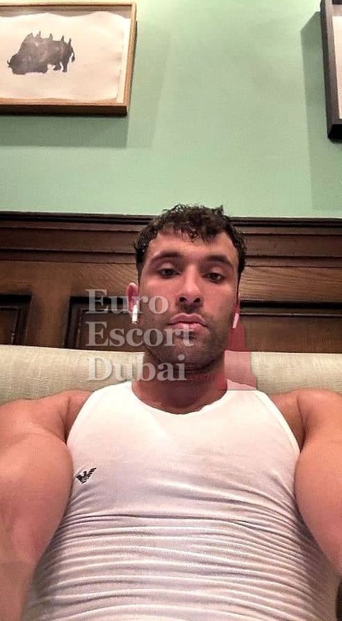 Faris, 25, escort in Dubai — black hair, 193 cm (photo 9 of 13)