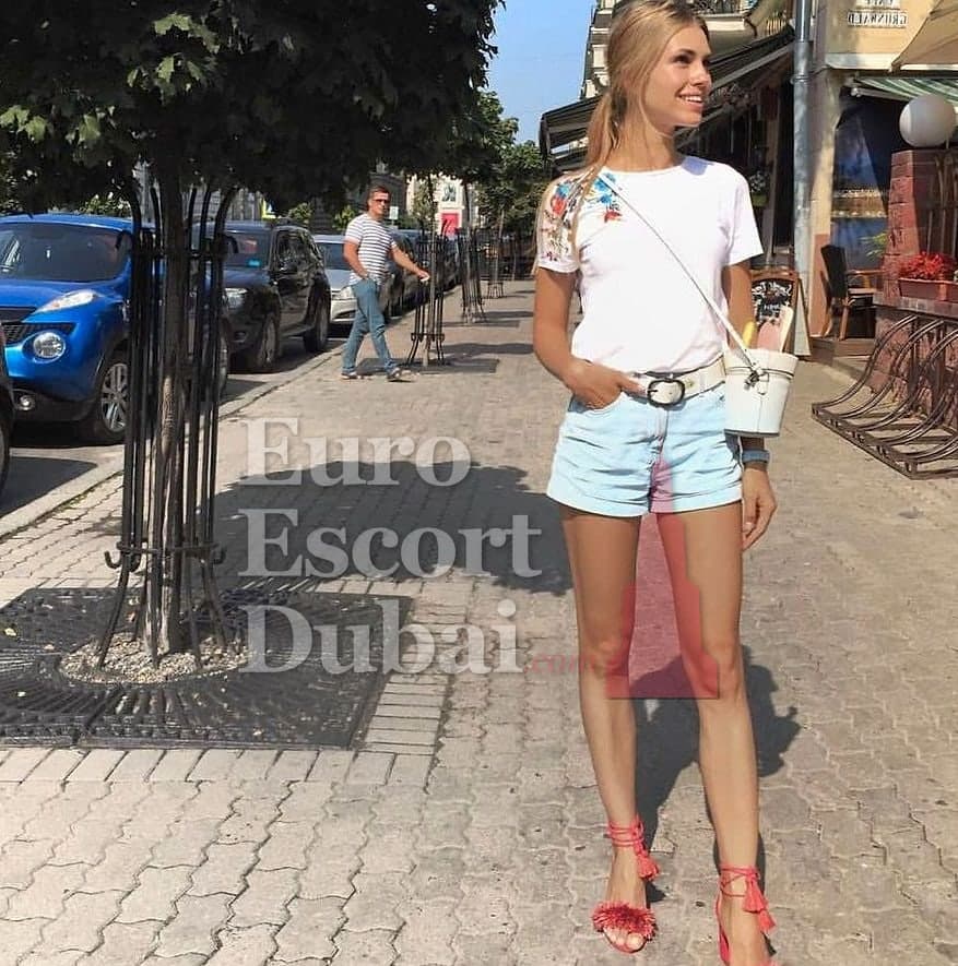 Louisa, 23, escort in Dubai — blonde hair, French (photo 4 of 6)