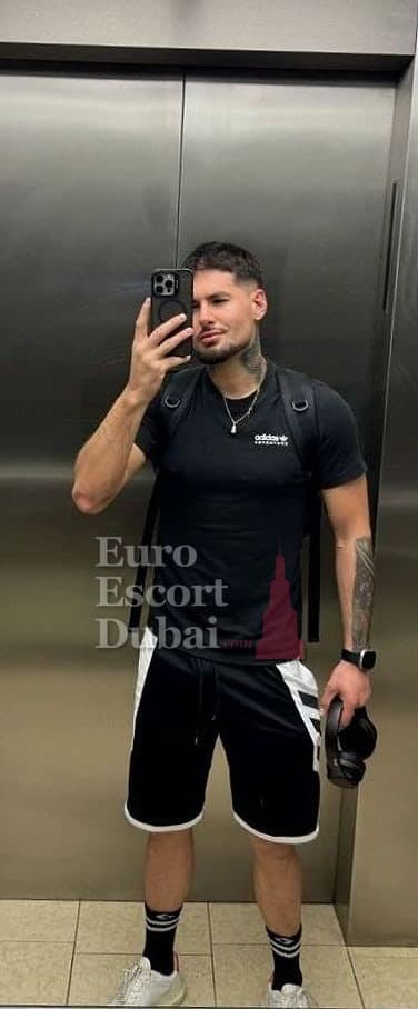 Ali, 30, escort in Dubai — black hair, 183 cm (photo 5 of 9)