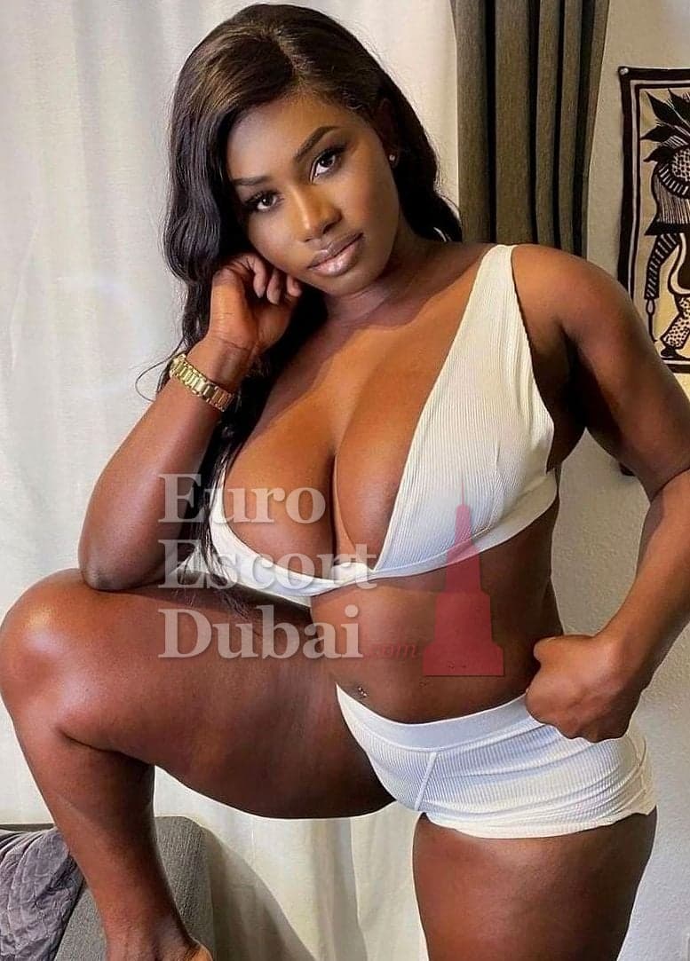 Ebele, 29, escort in Dubai — 169 cm, black hair (photo 2 of 6)