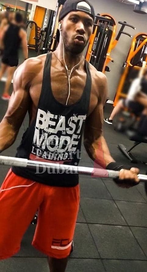 Thomas, 33, escort in Dubai — black hair, 198 cm (photo 3 of 7)
