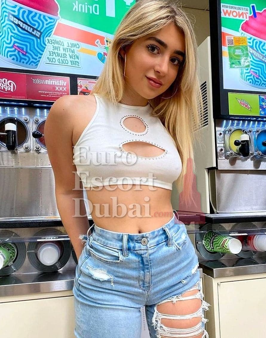 Romane, 26, escort in Al Ain — 170 cm, blonde hair (photo 9 of 10)