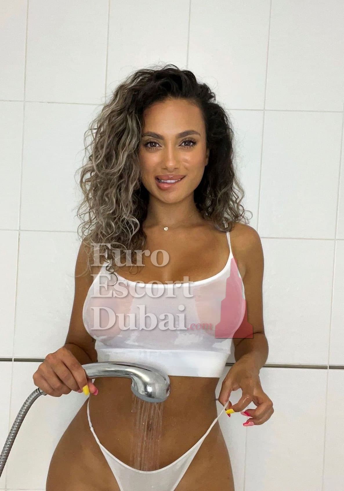 Priscilla, 28, escort in Dubai — brown hair, 162 cm (photo 3 of 9)