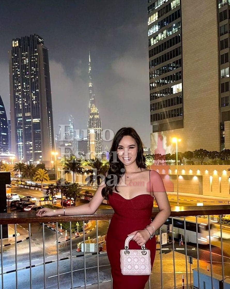 Dalia, 30, escort in Abu Dhabi — brown hair, Emirati (photo 4 of 7)