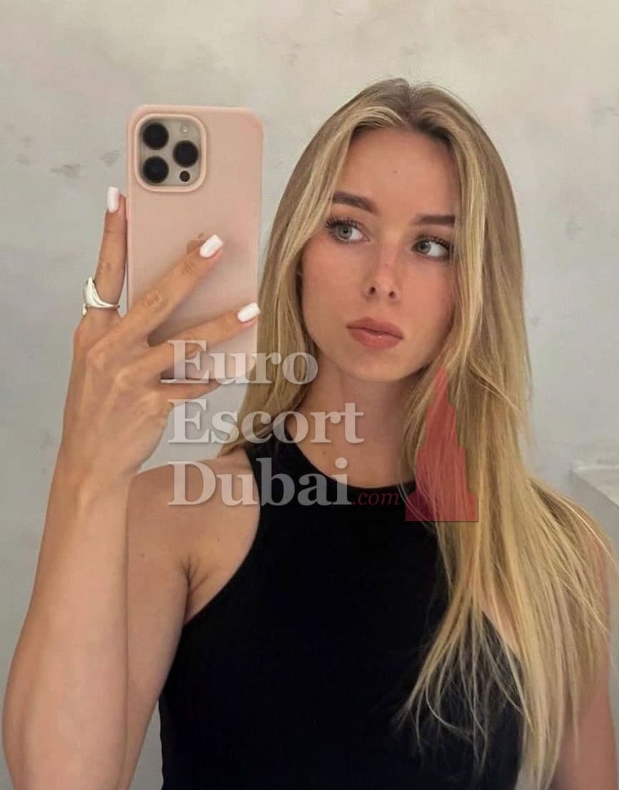 Kardelen, 21, escort in Dubai — French, 168 cm (photo 2 of 6)