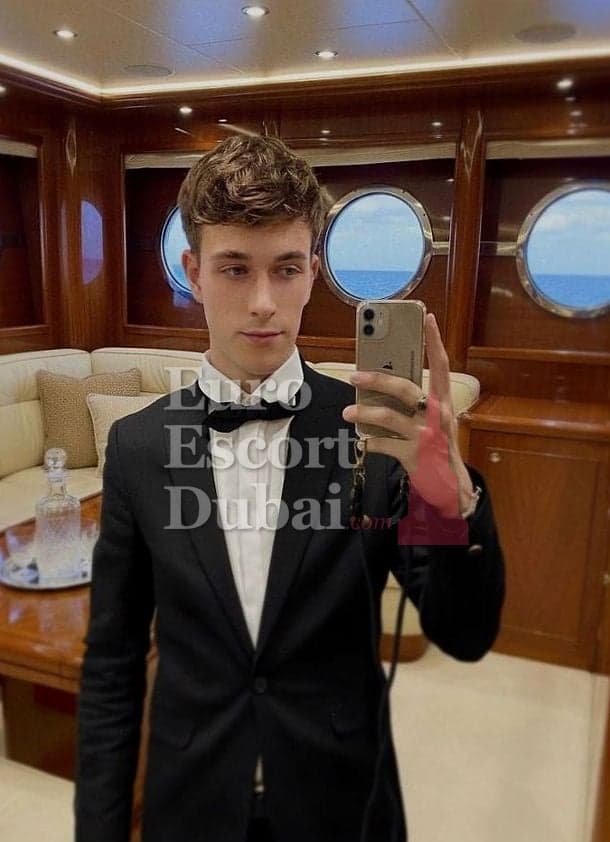 Leo, 23, escort in Dubai — brown hair, 180 cm (photo 3 of 13)