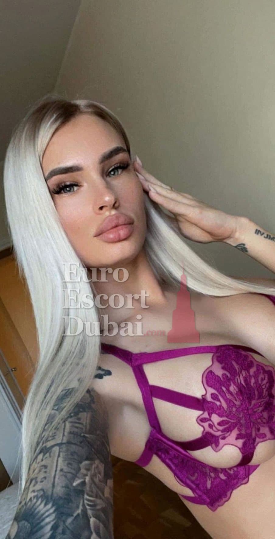 Isa, 26, escort in Dubai — blonde hair, 170 cm (photo 3 of 6)