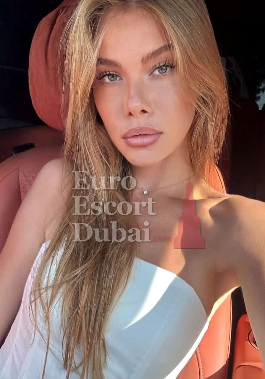 Riley, 23, escort in Dubai — black hair, German (photo 1 of 6)