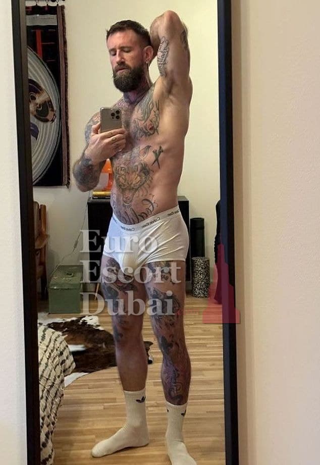Victor, 36, escort in Abu Dhabi — 185 cm, brown hair (photo 6 of 13)