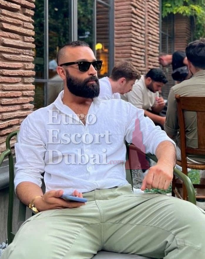 Dean, 30, escort in Abu Dhabi — 180 cm, black hair (photo 4 of 6)