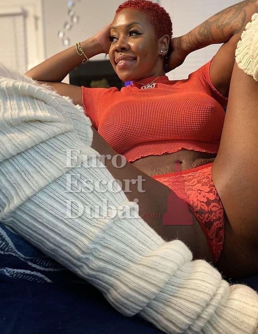 Folake, 30, escort in Dubai — brown hair, 172 cm (photo 1 of 8)