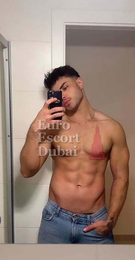 Ahmad, 28, escort in Dubai — brown hair, 183 cm (photo 1 of 4)