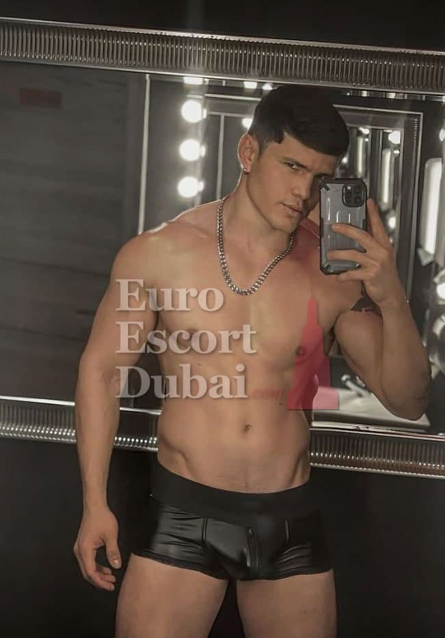 Emilio, 35, escort in Dubai — black hair, 178 cm (photo 5 of 13)