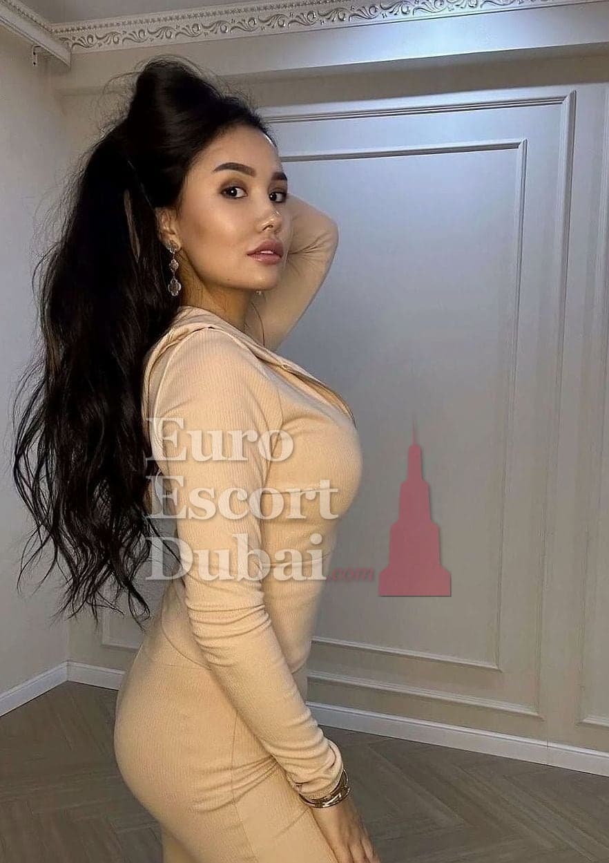 Sanja, 21, escort in Dubai — brown hair, French (photo 4 of 6)