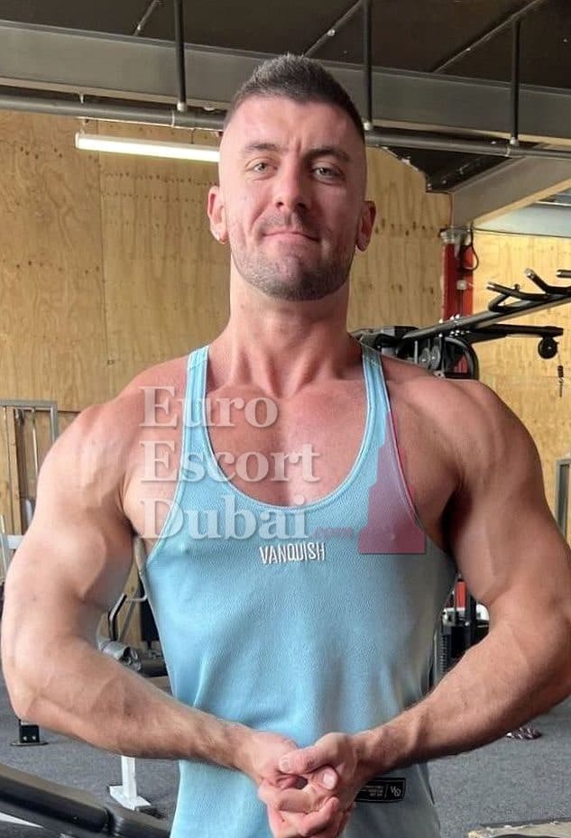 Dominic, 28, escort in Dubai — 180 cm, brown hair (photo 10 of 13)