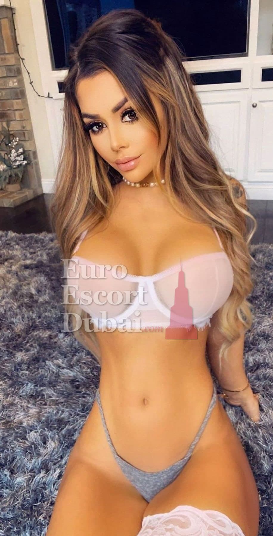 Daphne, 30, escort in Dubai — 176 cm, brown hair (photo 4 of 4)