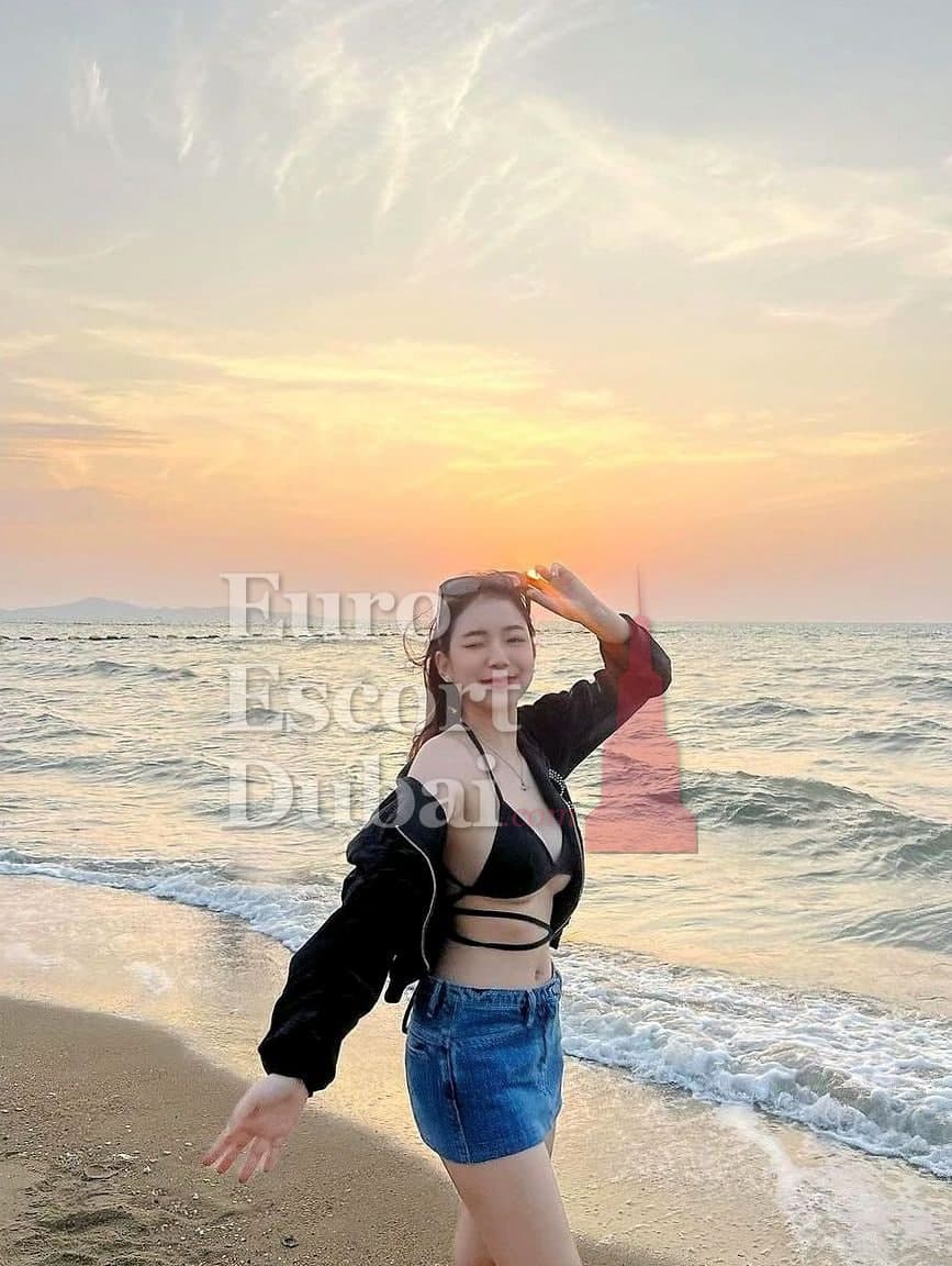Giang, 25, escort in Dubai — 167 cm, black hair (photo 3 of 5)