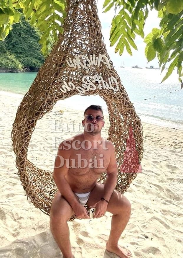 Nathan, 29, escort in Dubai — 183 cm, brown hair (photo 10 of 10)