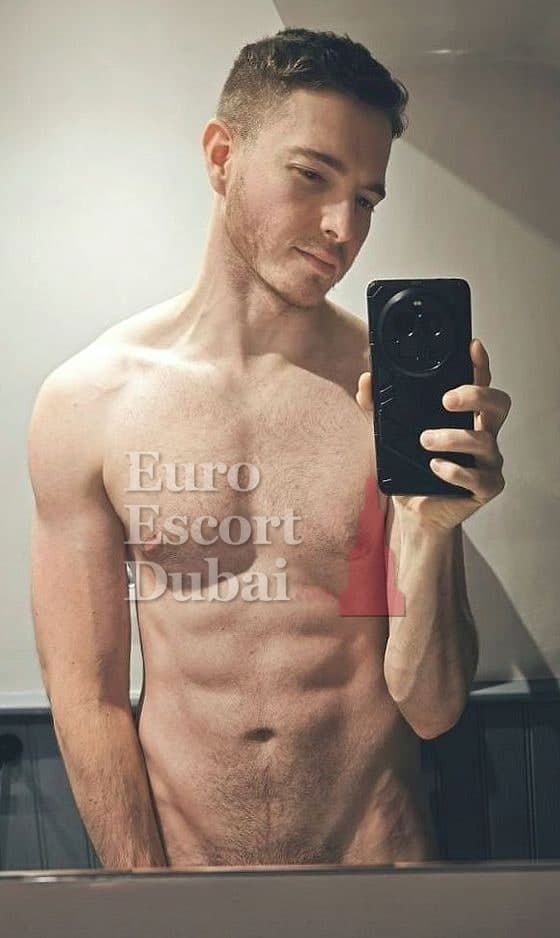 Jake, 28, escort in Dubai — brown hair, 193 cm (photo 1 of 8)