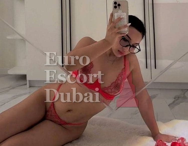 Botagoz, 28, escort in Dubai — Uzbek, 165 cm (photo 2 of 13)