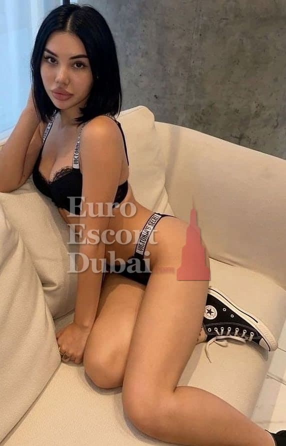 Togzhan, 19, escort in Dubai — black hair, Kazakh (photo 7 of 13)