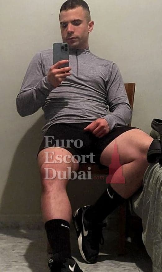 Jin, 27, escort in Dubai — 178 cm, black hair (photo 4 of 5)
