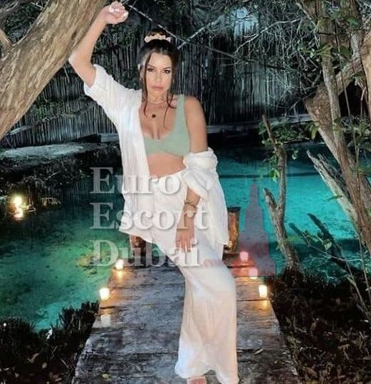 Roxana, 30, escort in Dubai — black hair, 166 cm (photo 9 of 10)