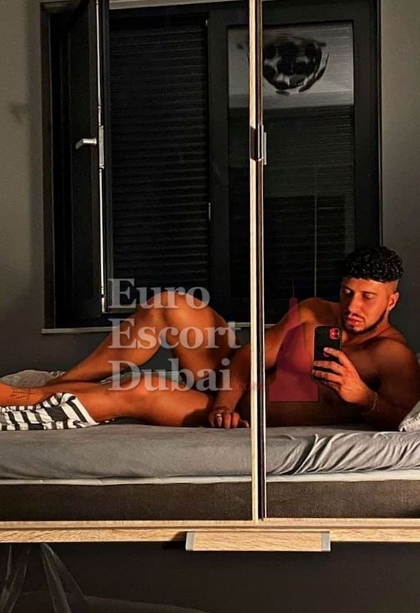Mustafa, 28, escort in Dubai — 185 cm, black hair (photo 10 of 13)