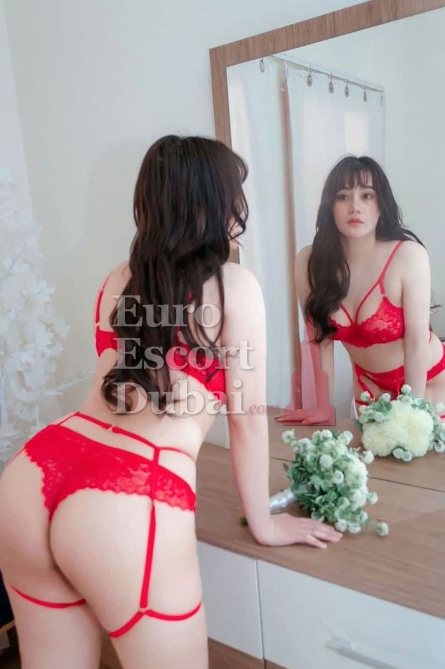 Ayumi, 23, escort in Dubai — black hair, 167 cm (photo 1 of 9)