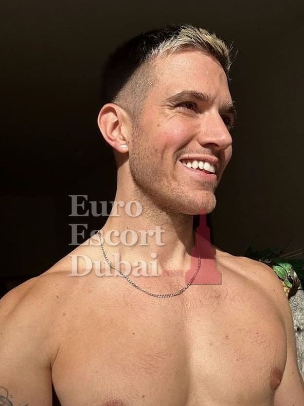 Tyler, 32, escort in Abu Dhabi — blonde hair, 183 cm (photo 3 of 13)