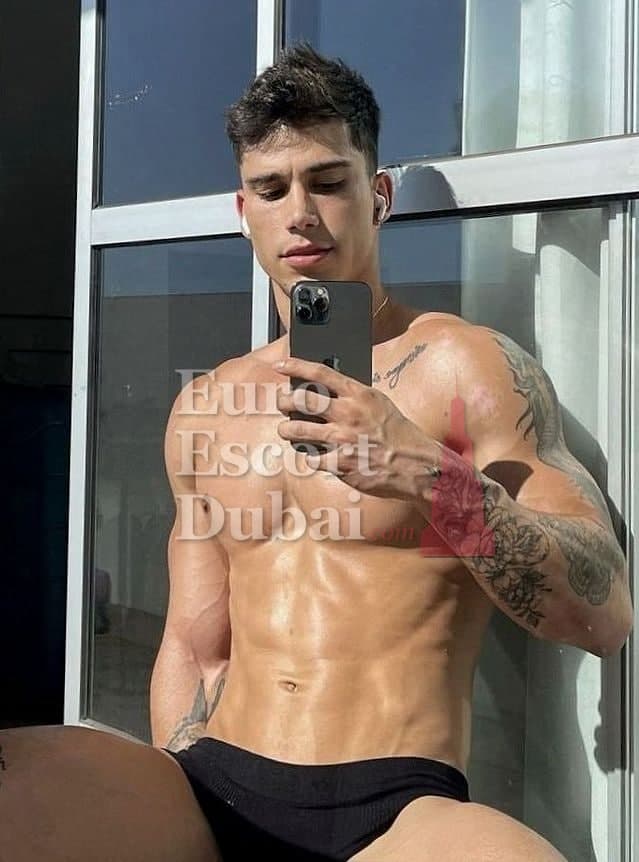 Pablo, 27, escort in Abu Dhabi — black hair, 178 cm (photo 5 of 5)