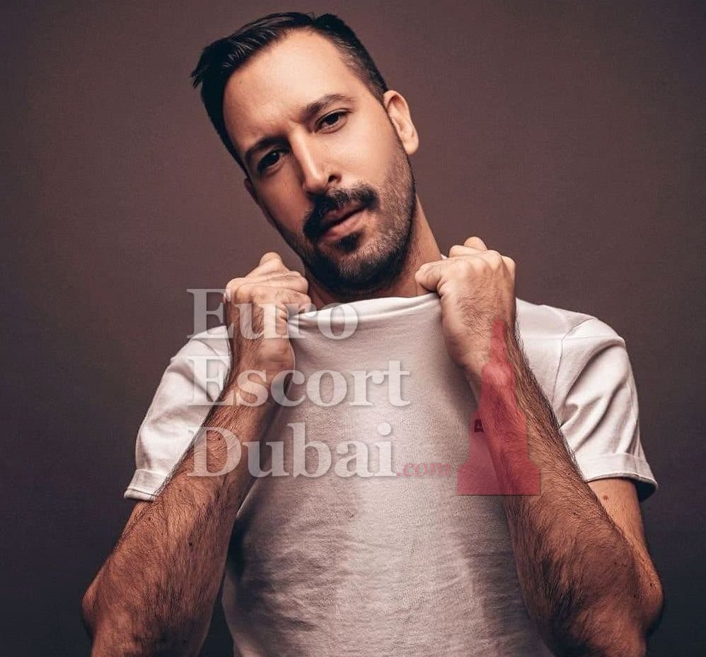Bradley, 35, escort in Abu Dhabi — 175 cm, black hair (photo 4 of 12)